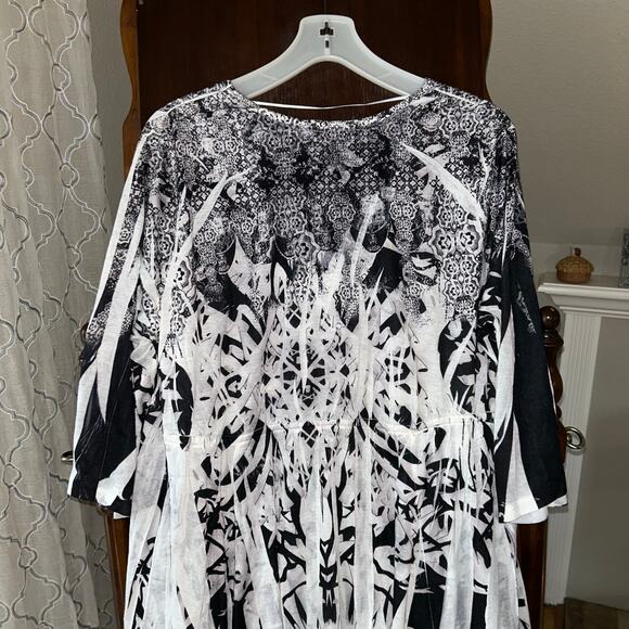Unity One World Womens Black White Tunic Blouse Top SZ 2X V Neck embellished - Picture 8 of 10